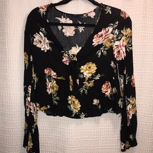 Long sleeve floral crop